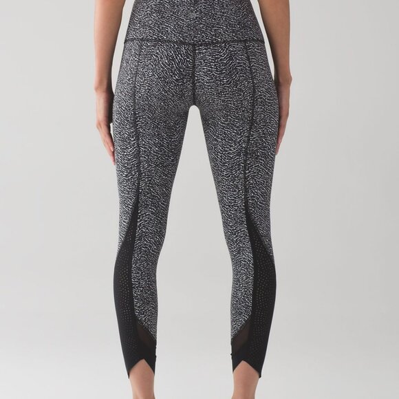Lululemon Wunder Under Leggings / Tights / Pants (black & white) Luon, High rise - Picture 2 of 8